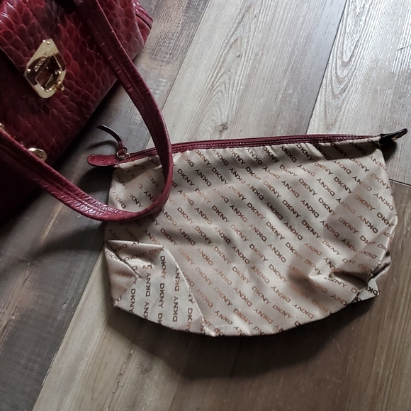 Large DKNY red croc satchel - Picture 10 of 13